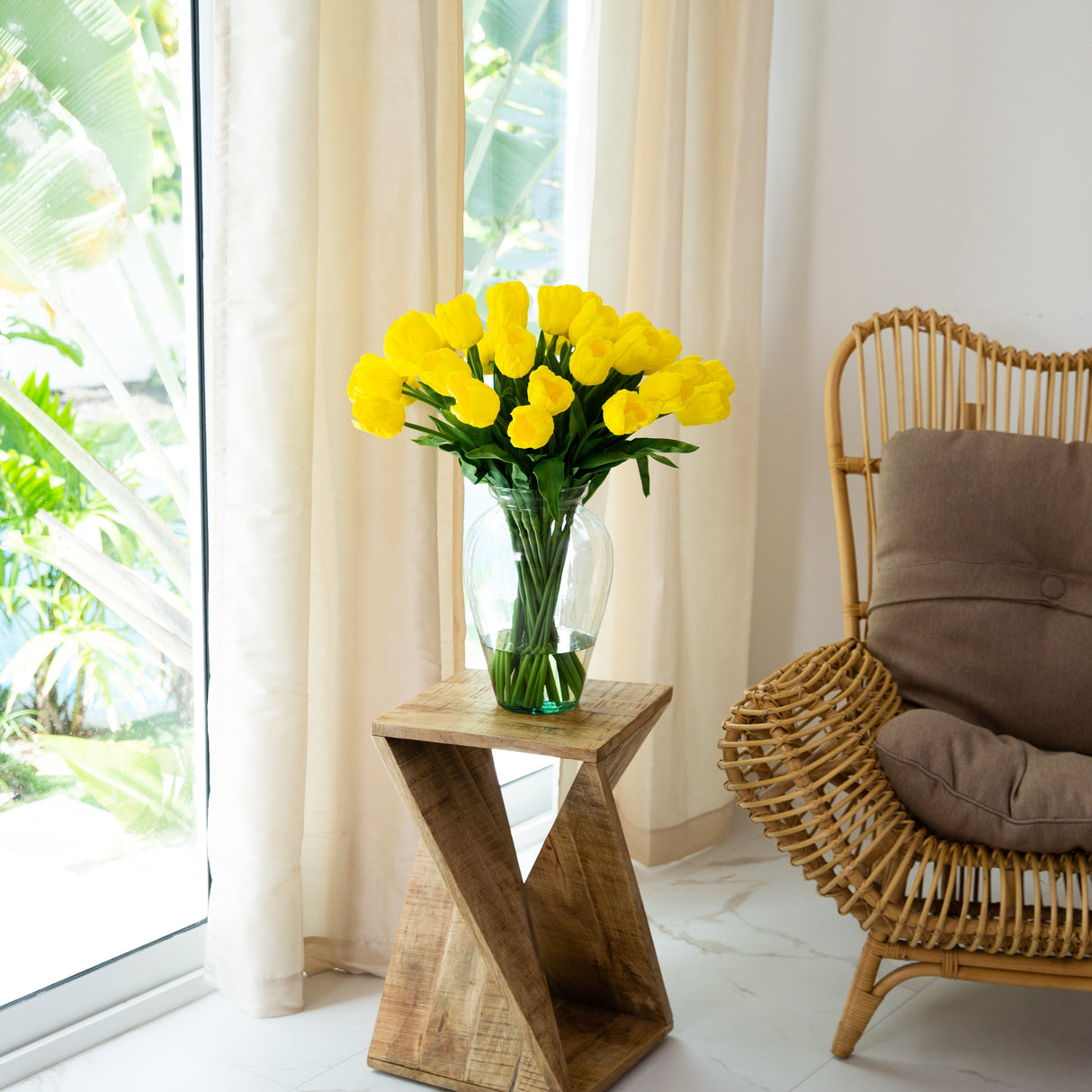 Signature Collection 24” Tulip Artificial Arrangement in Glass Vase-Arrangement-Parc Decor