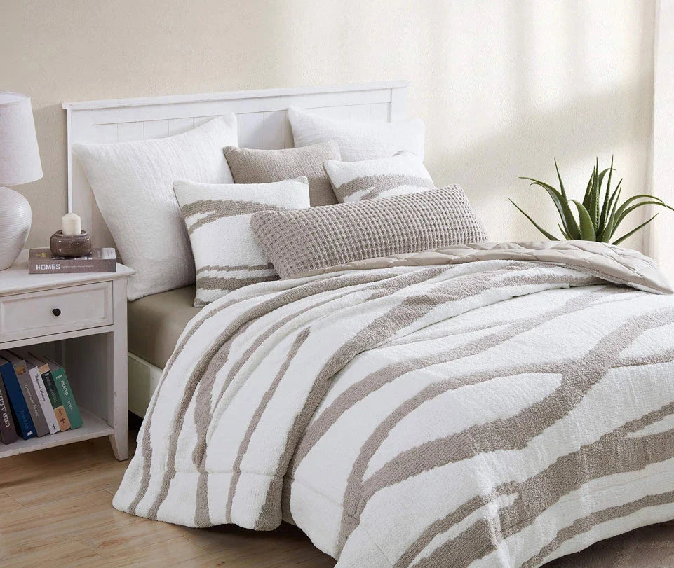 Snug Throw Pillow-Pillows-Parc Decor