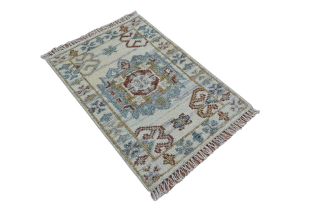 Traditional Design Ivory Hand knotted 2x3 Wool Area Rug