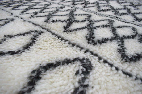 Traditional Hand Made Moroccan Design Black And White Wool 4x6 Area Rug
