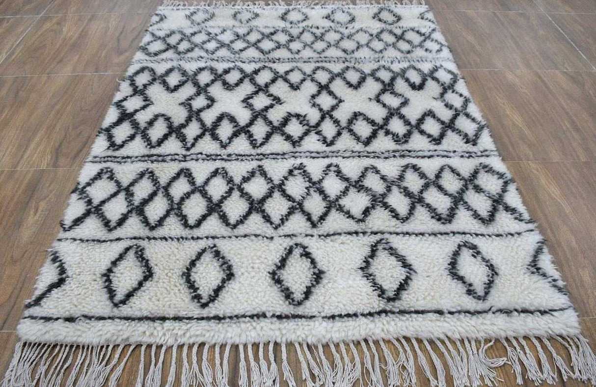 Traditional Hand Made Moroccan Design Black And White Wool 4x6 Area Rug