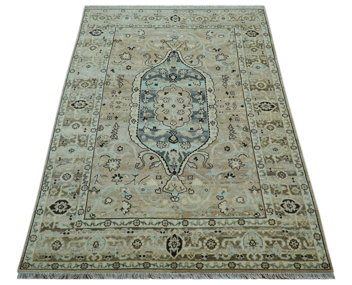 Traditional Oriental Design Beige Hand knotted 6x8.7 Wool Area Rug