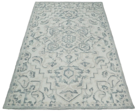Traditional Silver and Ivory Hand Tufted Wool 5x8 Textured Loop Area Rug