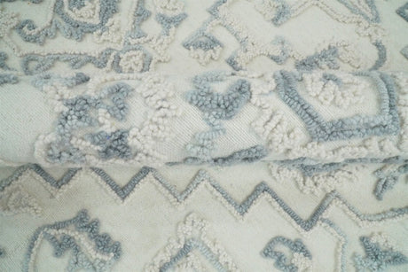 Traditional Silver and Ivory Hand Tufted Wool 5x8 Textured Loop Area Rug