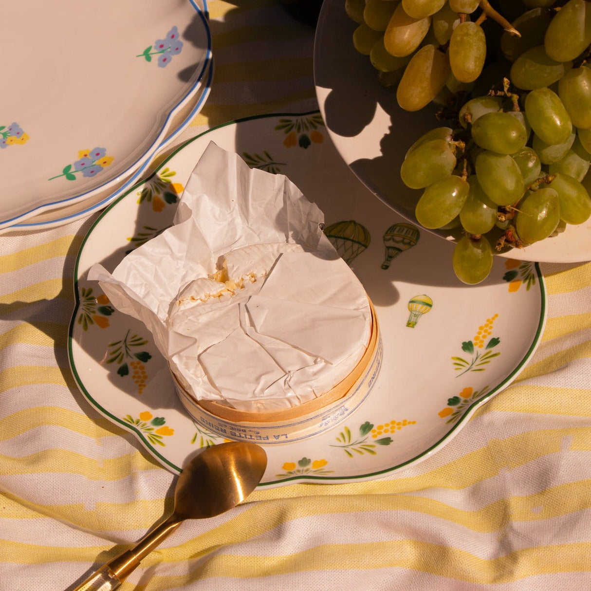 Valensole Lavender Scalloped Dinner Plate - Set of 4 (+1 Bonus Plate)-Dinner Plate-Parc Decor